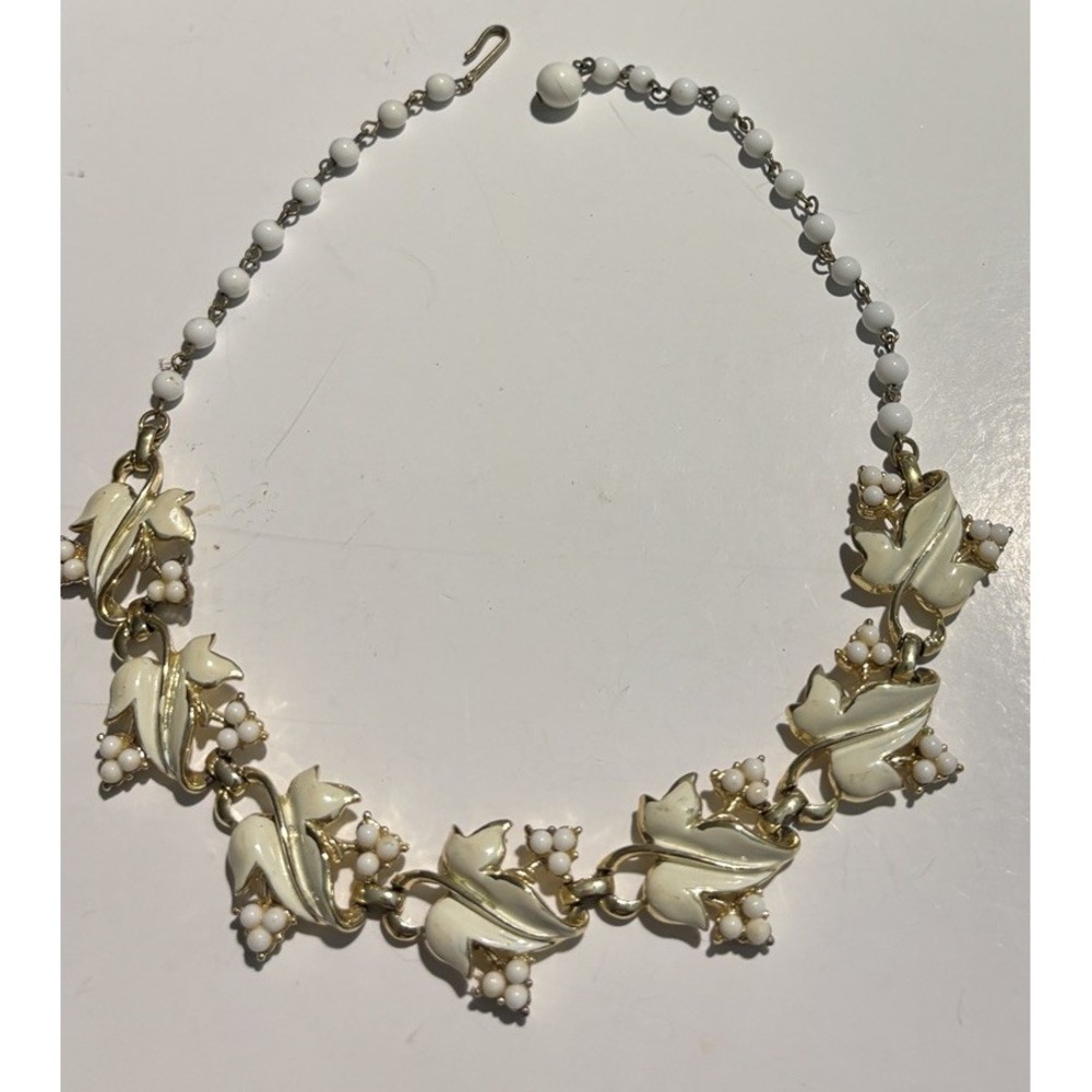 Coro White Enamel Ivy Leaf Necklace Vintage Gold Tone Signed